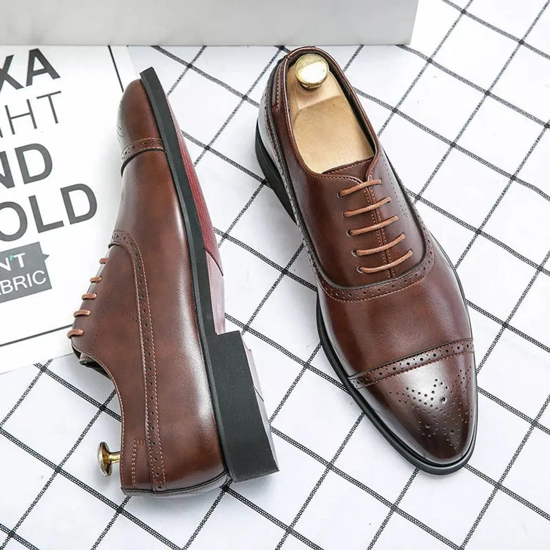 Brown leather cap-toe brogue Oxford shoes with contrasting stitched laces