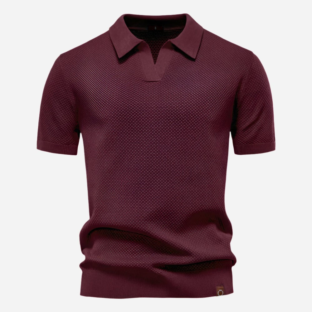 Burgundy knitted polo shirt with open collar and fine texture